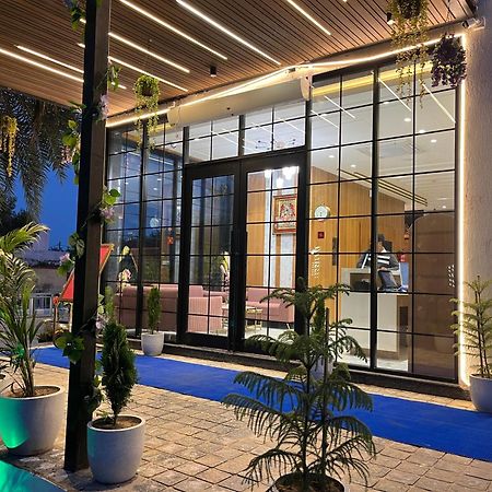 Hotel Three Seasons Vrindāvan Exterior foto