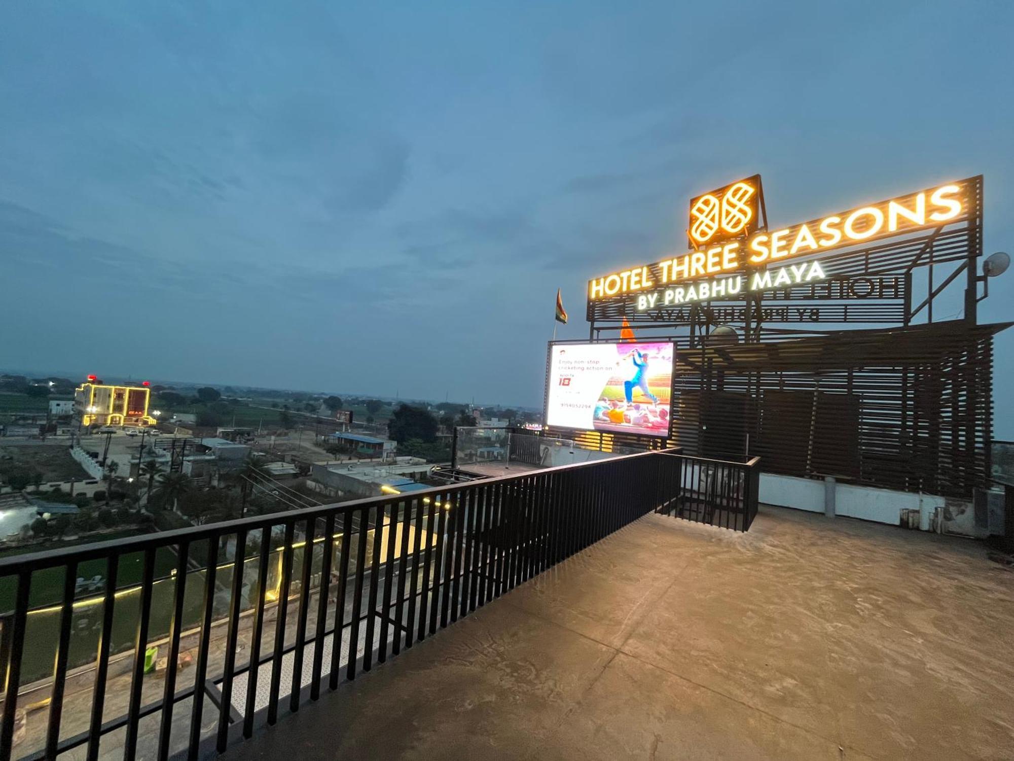 Hotel Three Seasons Vrindāvan Exterior foto