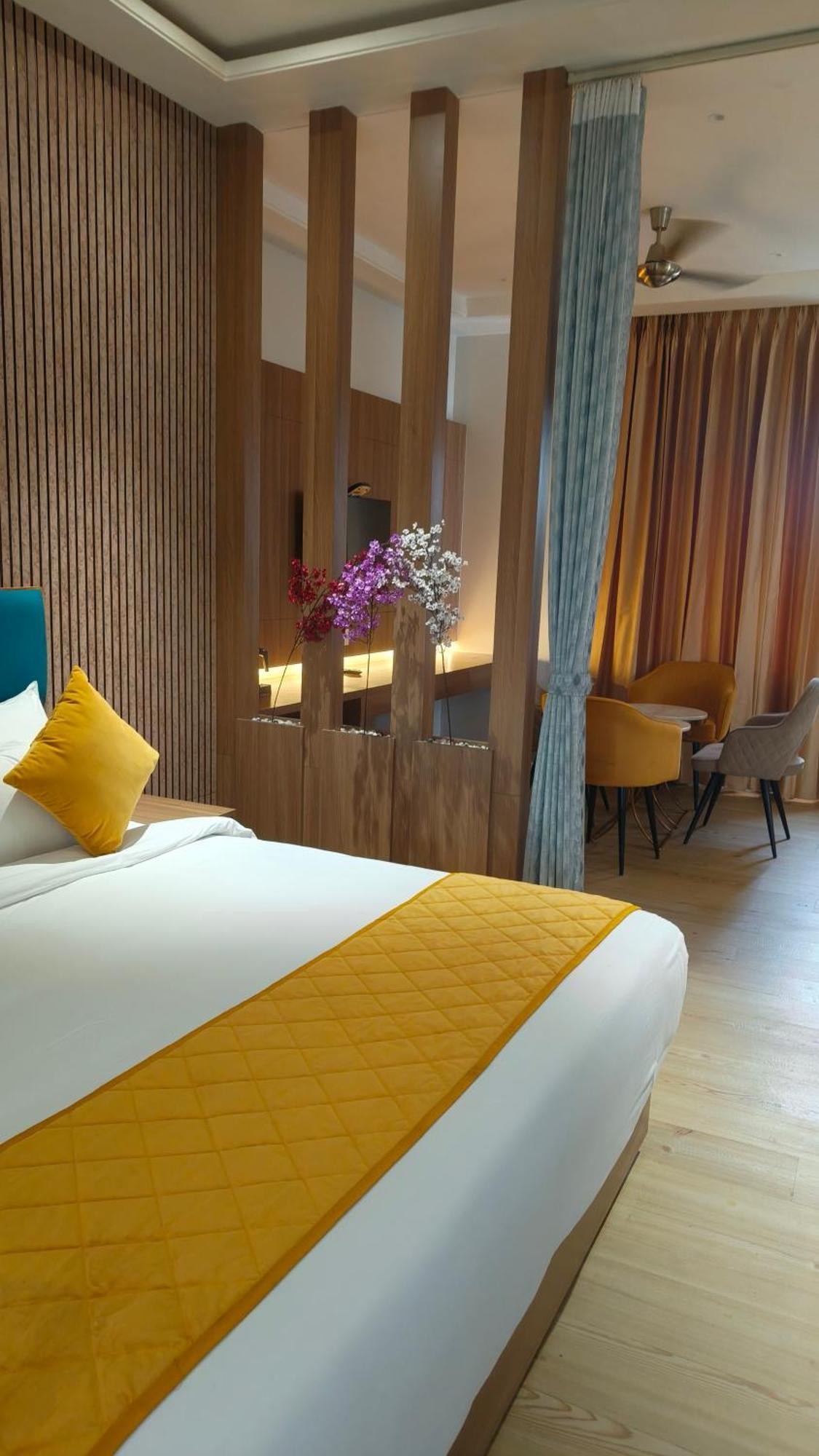 Hotel Three Seasons Vrindāvan Exterior foto
