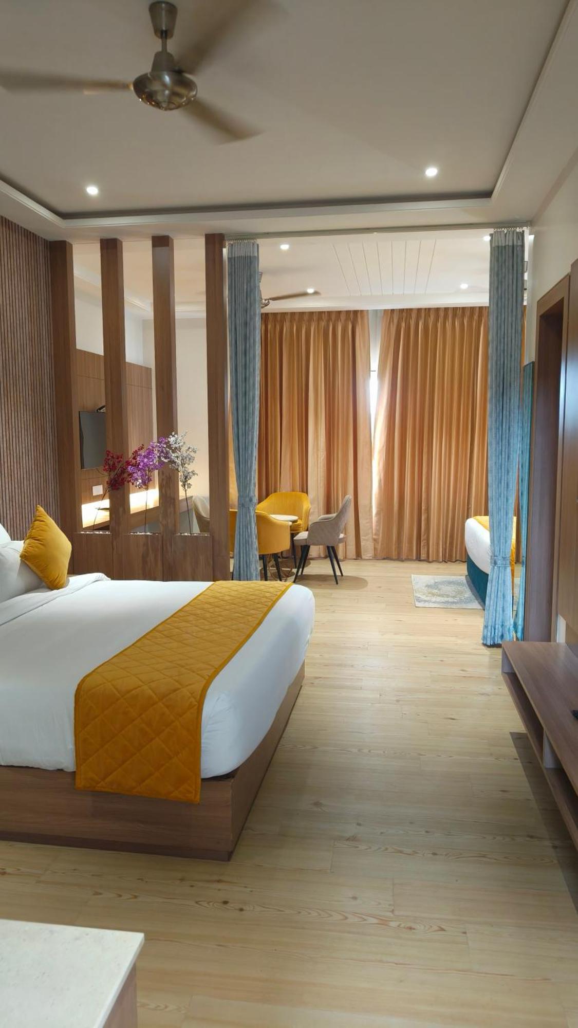 Hotel Three Seasons Vrindāvan Exterior foto