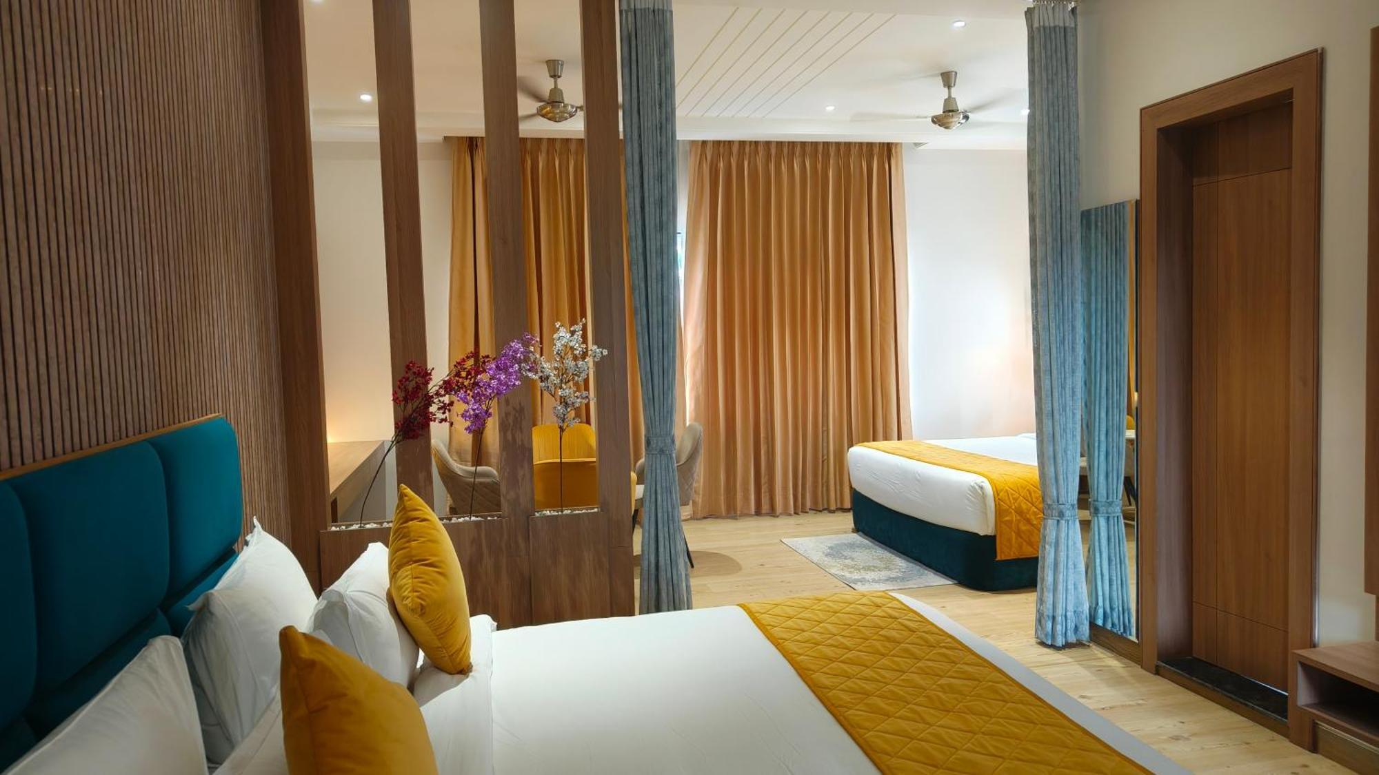 Hotel Three Seasons Vrindāvan Exterior foto